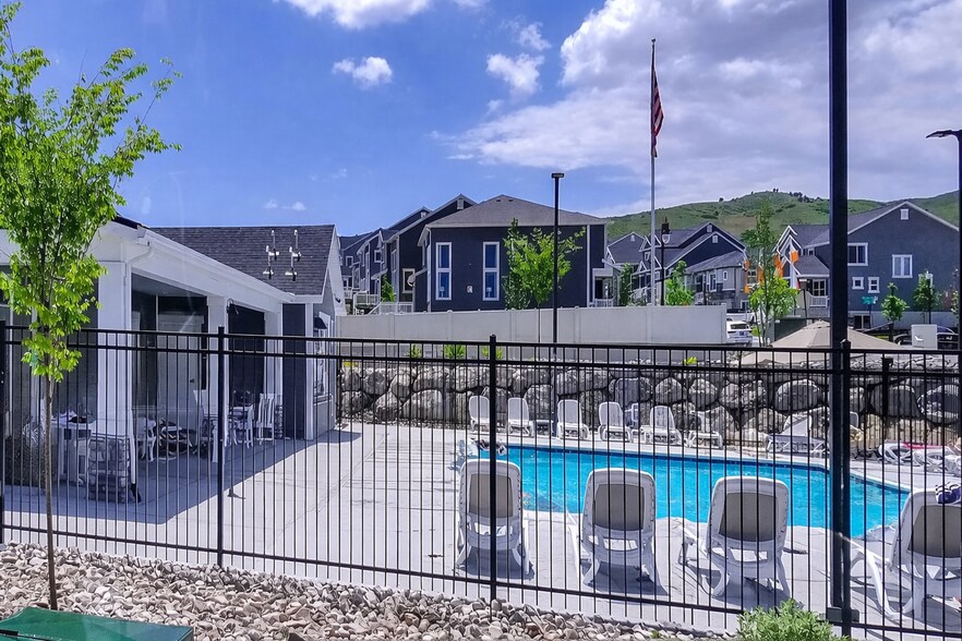 Building Photo - 4332 W Hemsley Ln