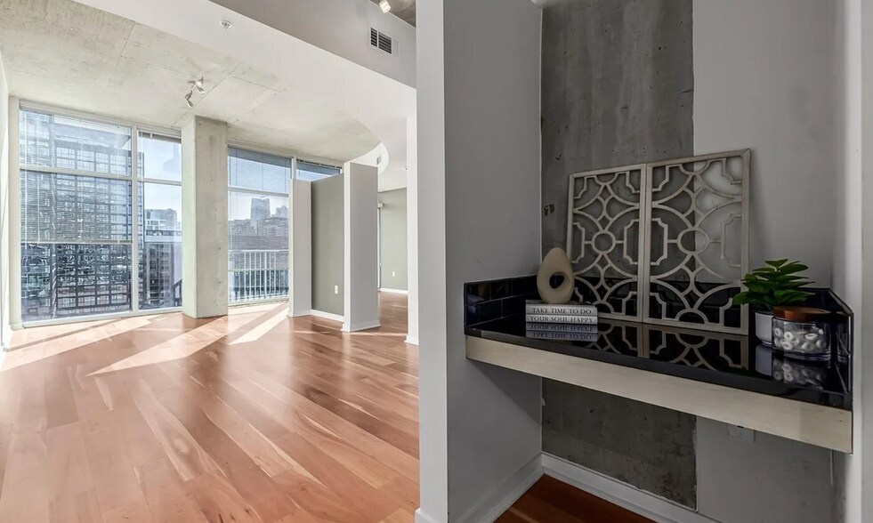 Building Photo - 1700 Bassett St