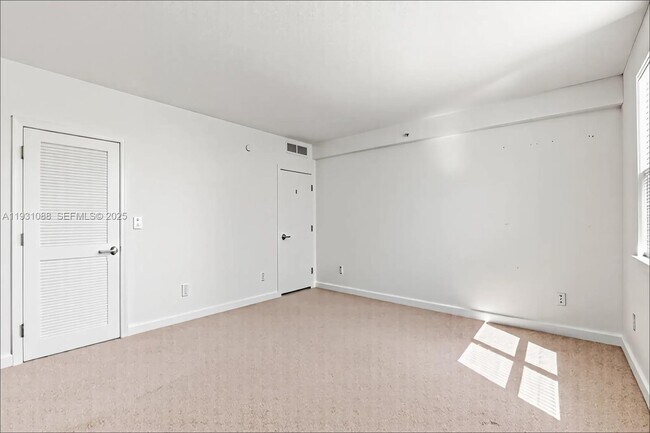 Building Photo - 401 69th St