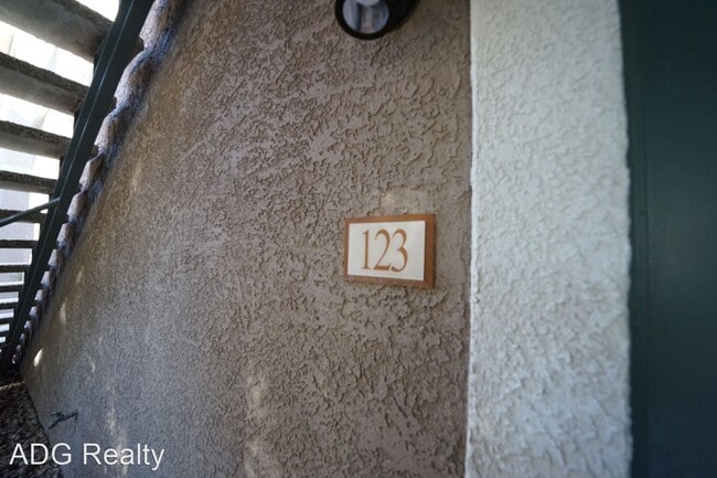 Building Photo - 2 br, 2 bath House - 9330 W Maule Ave #123...