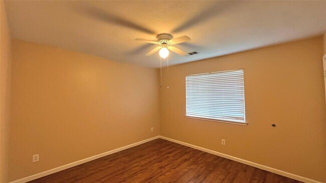 Building Photo - 1810 Manor Cir