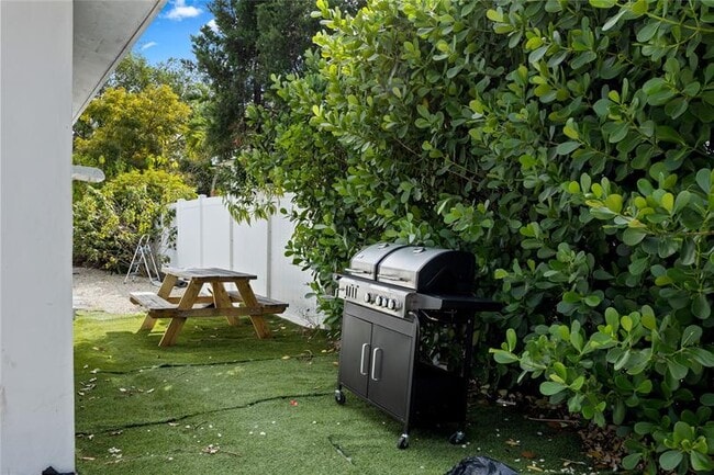 Building Photo - 1525 NE 160th St