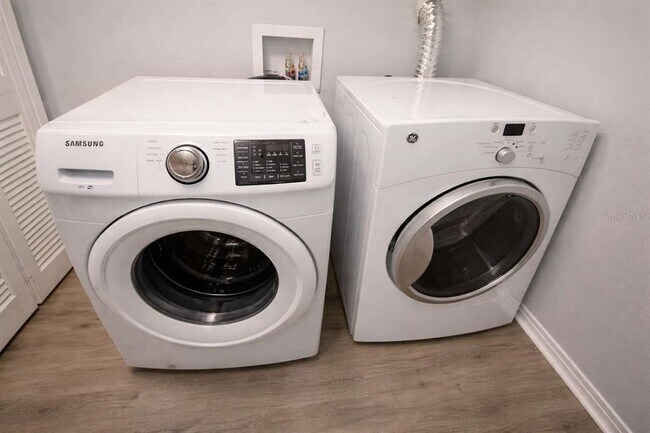 Building Photo - 5116 E 122nd Ave