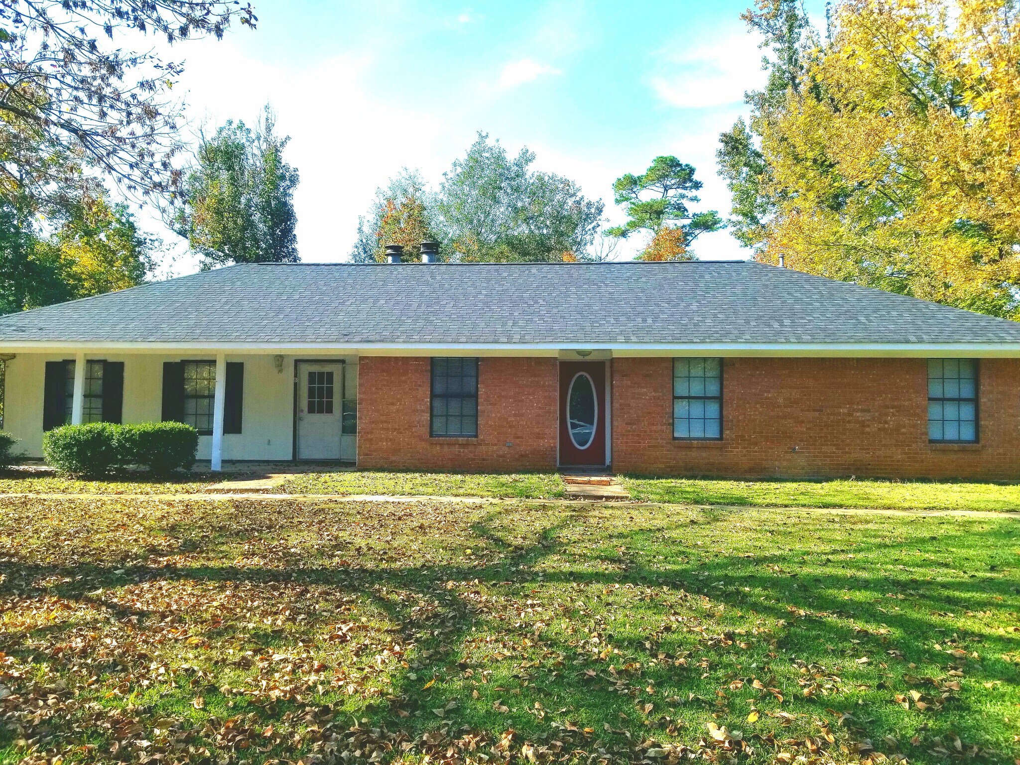 New flower beds and fence will be installed before lease! - 202 Bent Creek Circle South
