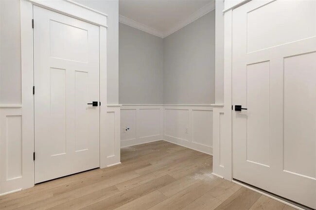 Building Photo - 633 Village Way