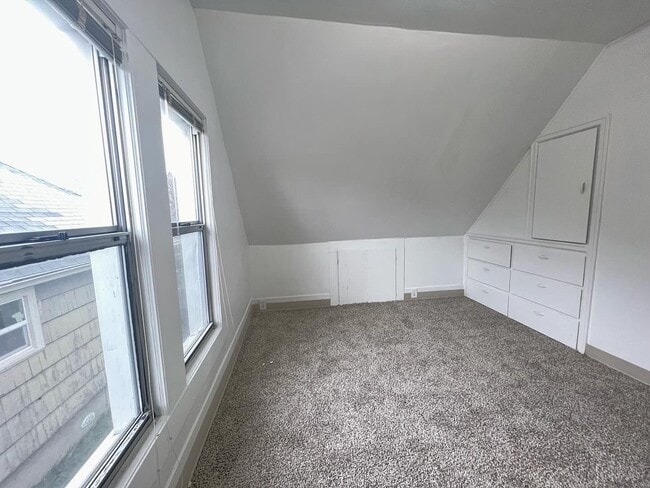 Building Photo - Charming 3 Bedroom, 2 Bath Home in Sellwood for rent!