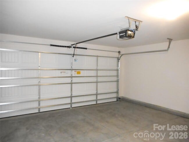 Building Photo - 2219 Latimer Ln