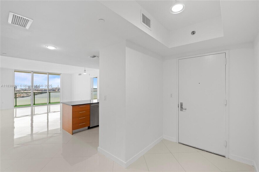 Building Photo - 50 Biscayne Blvd