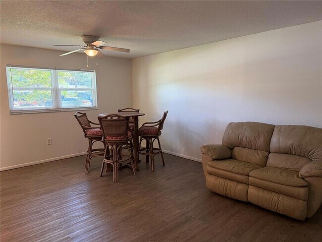 Building Photo - 245 Center Rd