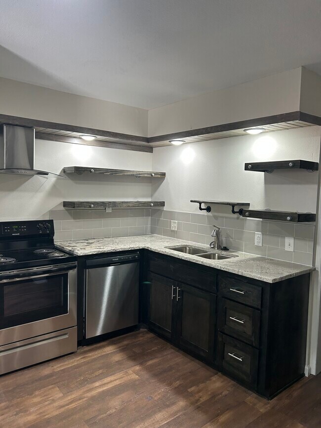 Building Photo - 1220 Apple Glen St