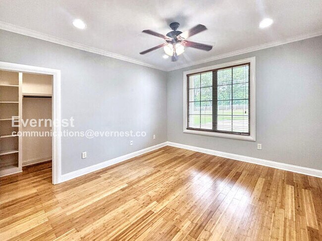 Building Photo - 4-Bedroom Home with Garage / Available Now!