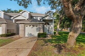 Building Photo - "Charming 2-Bed Townhouse Retreat with 2.5...