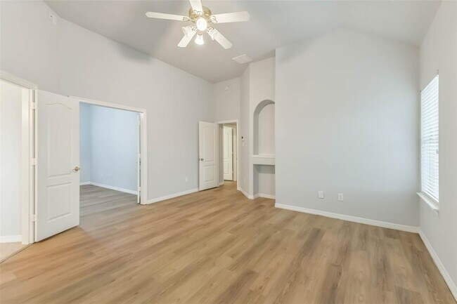 Building Photo - 2212 Highland Crossing Dr
