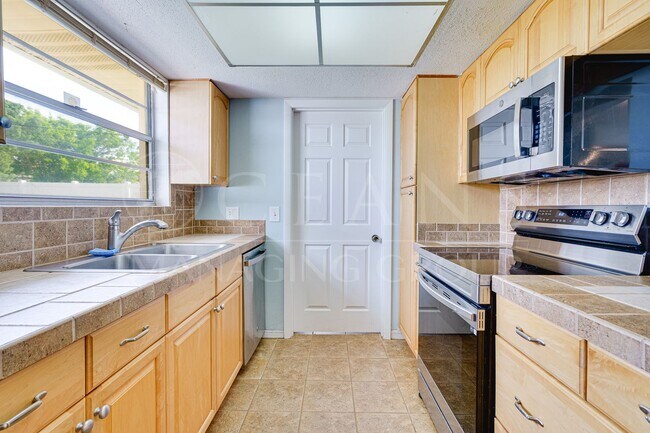 Building Photo - Welcome to your Perfect Beachside Retreat!
