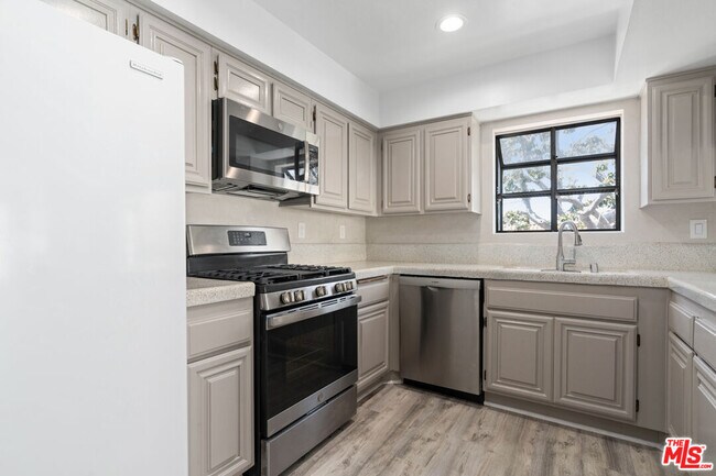 Building Photo - 1250 Amherst Ave