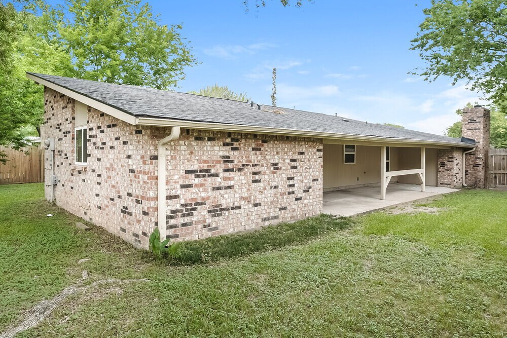 Building Photo - 15411 La Loma Dr
