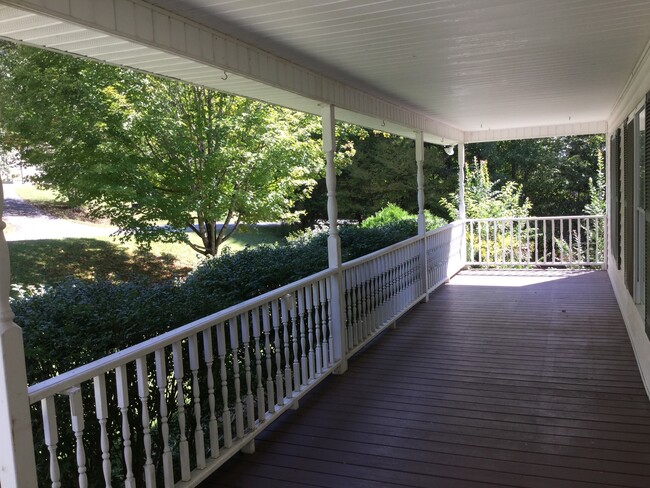 Building Photo - 3 Bed 3 Bath Home in Hendersonville!!