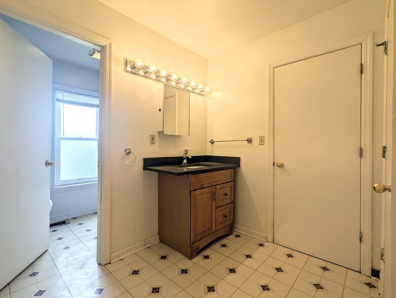 Building Photo - 5552 Black St