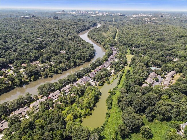 Building Photo - 2098 River Heights Walk SE