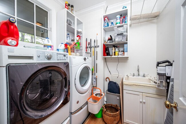 Building Photo - 11468 Club Dr