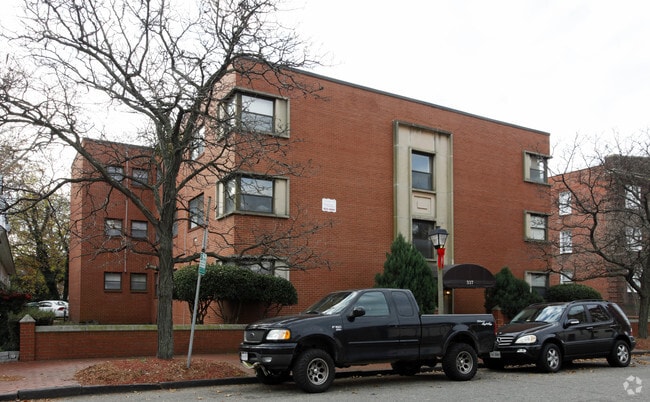 Primary Photo - 337 W Bute St