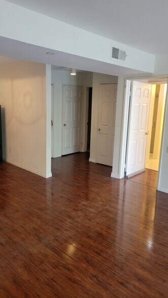 Building Photo - 10960 Ashton Ave