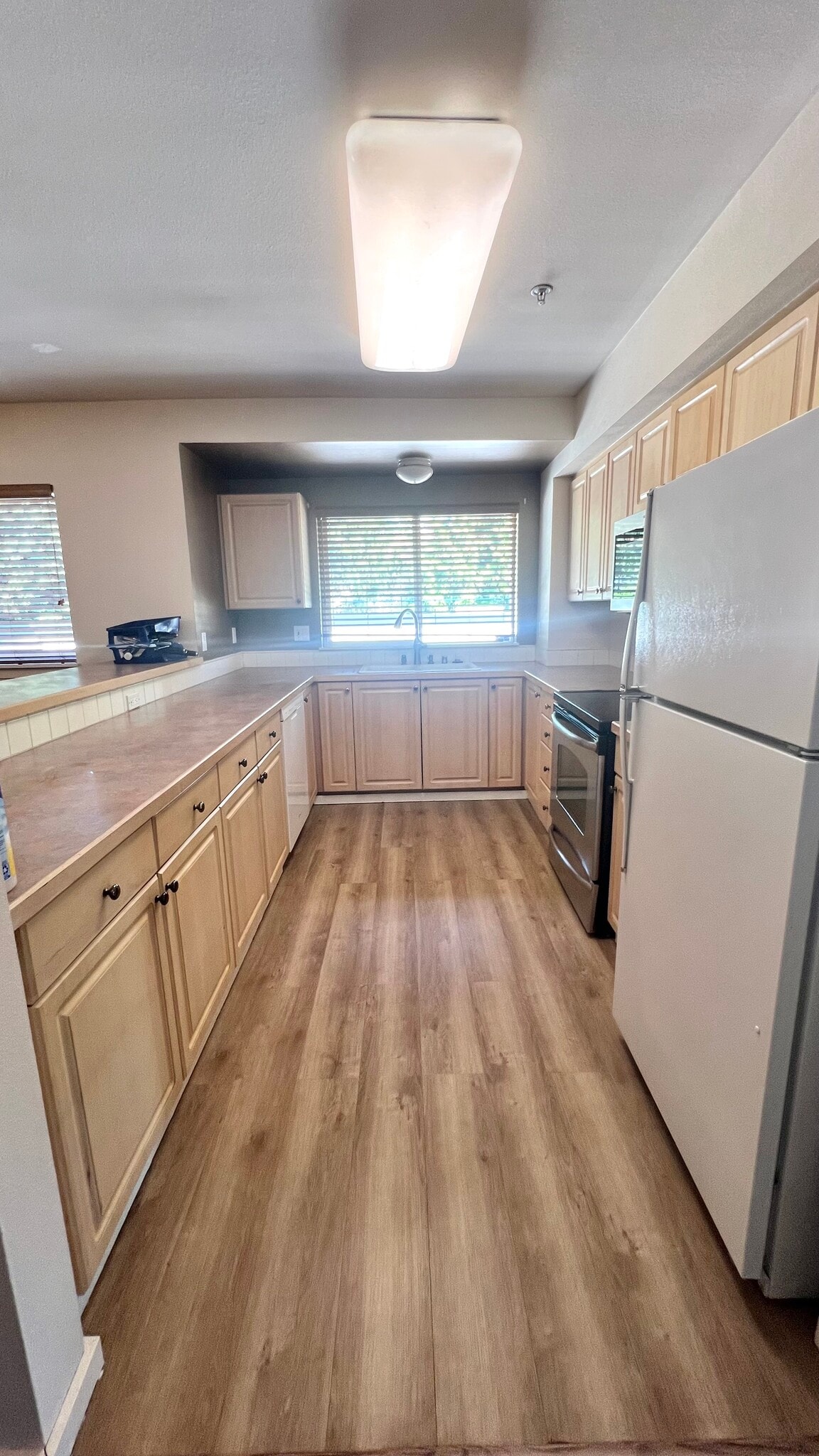 Kitchen - 15340 Macadam Rd S