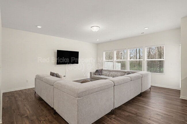 Building Photo - 162 Aspire Cir