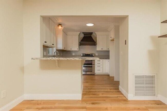 Building Photo - 901 Mariana Pl