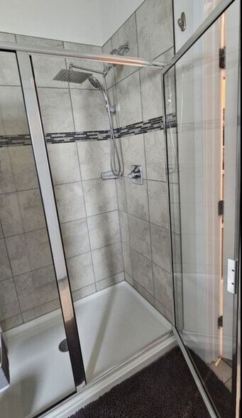 Building Photo - 7017 Old Evergreen Pkwy