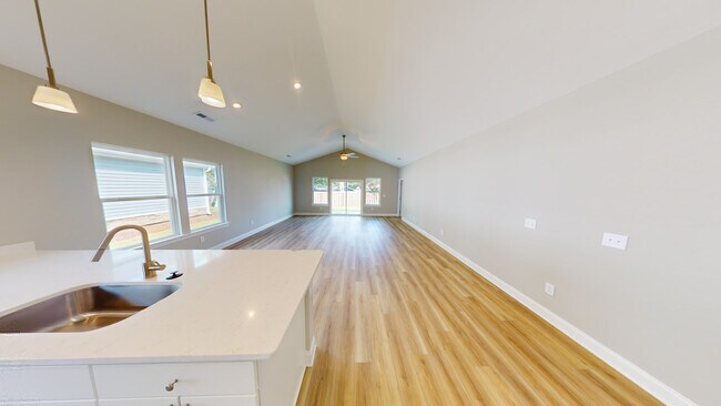 Building Photo - Midtown Oaks 13