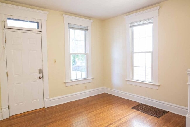 Building Photo - 30 E Maynard Ave