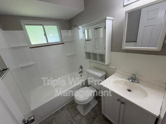 Building Photo - 675 Lilac Dr