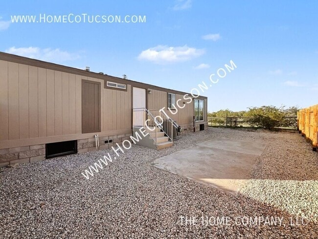 Building Photo - 9950 N El Uno Minor