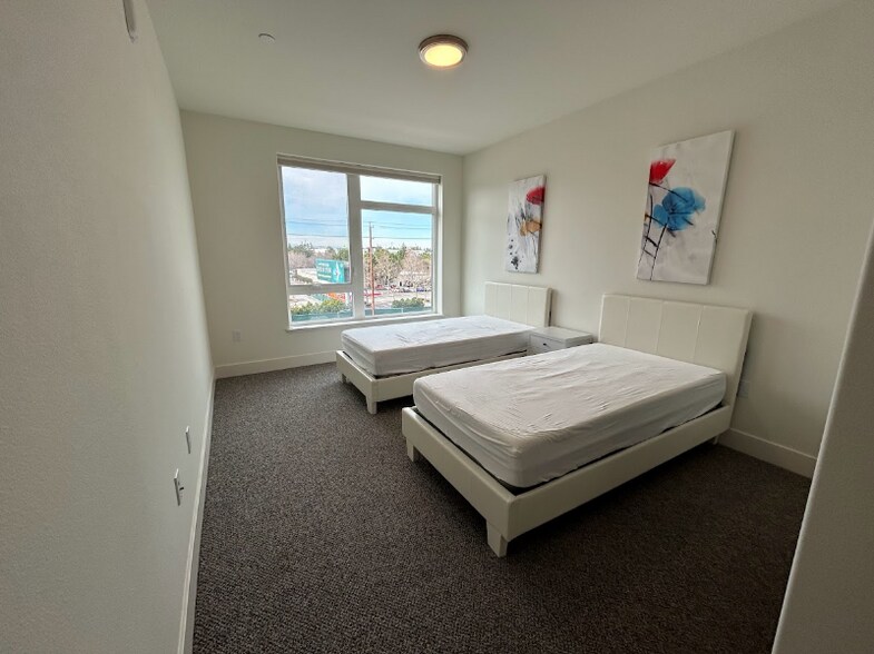 Building Photo - 3578 Rambla Pl