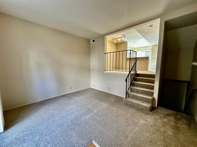 Building Photo - Spacious La Jolla 2BR/1.5BA Townhouse with Garage Parking