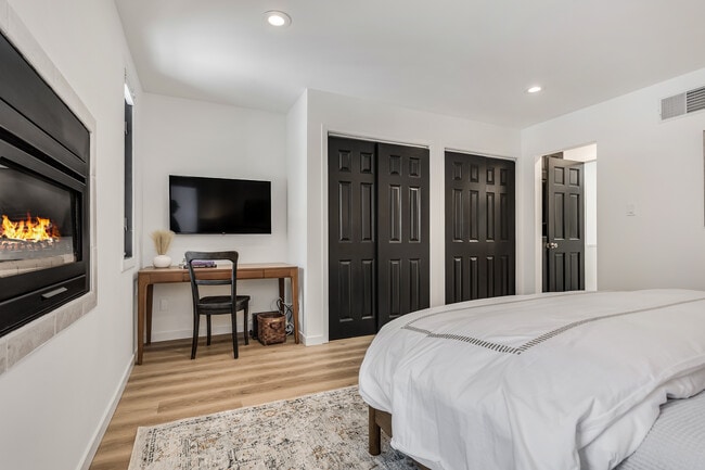 Building Photo - 135 Carriage Way