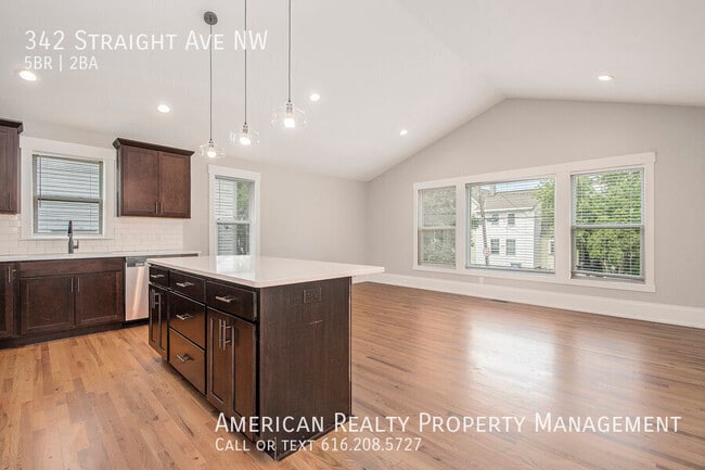 Building Photo - 342 Straight Ave NW