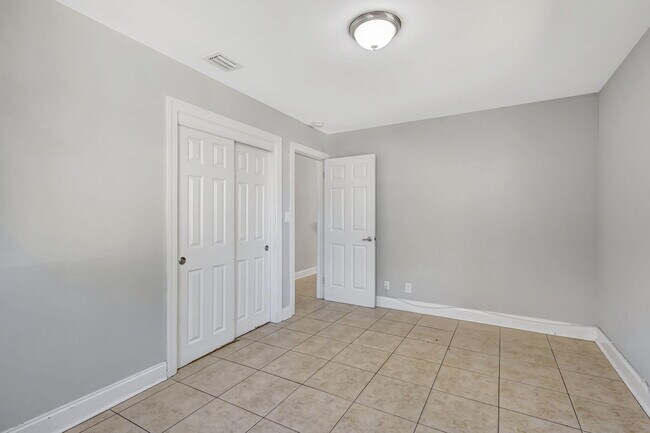 Building Photo - 510 48th St