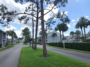 Building Photo - First Floor 2/2 Condo at Pine Shadows in O...