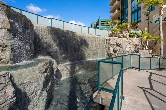 Building Photo - Spectacular Marina District 3-Bedroom Pent...