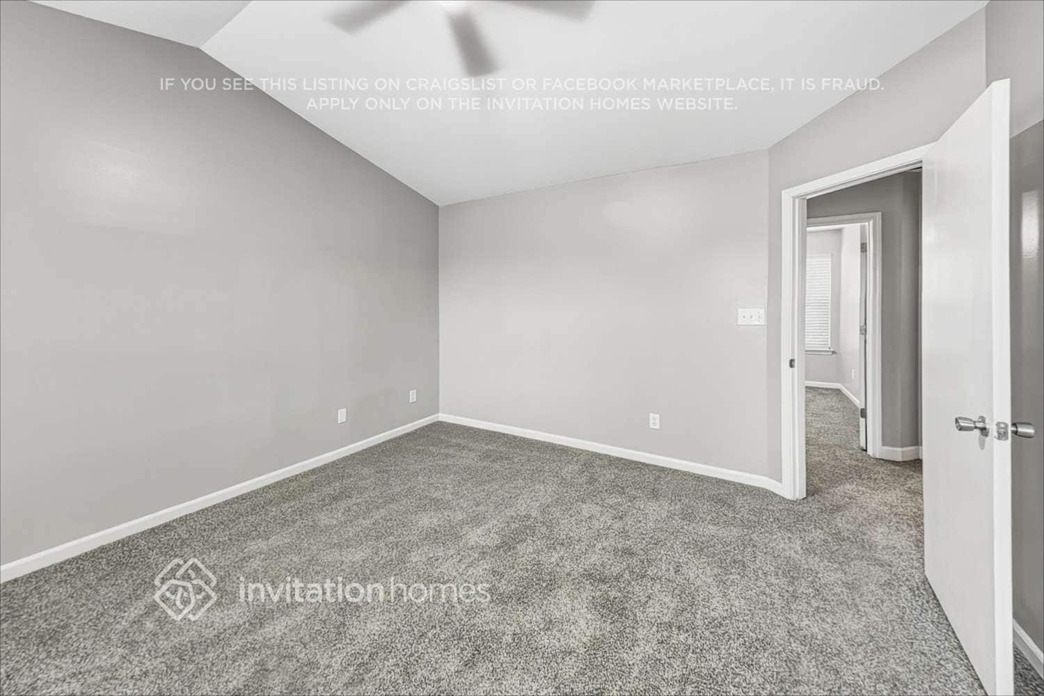 Building Photo - 410 Queens Dr SW