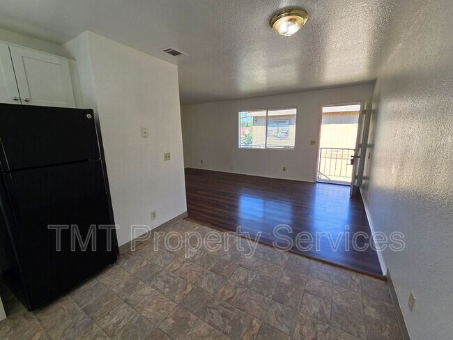 Building Photo - 228 McFarland St