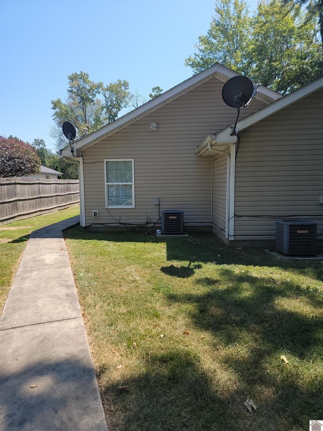 Building Photo - 2627 Fairmont St