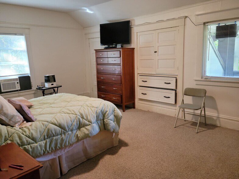 Bedroom 2 - 1019 W 6th Ave