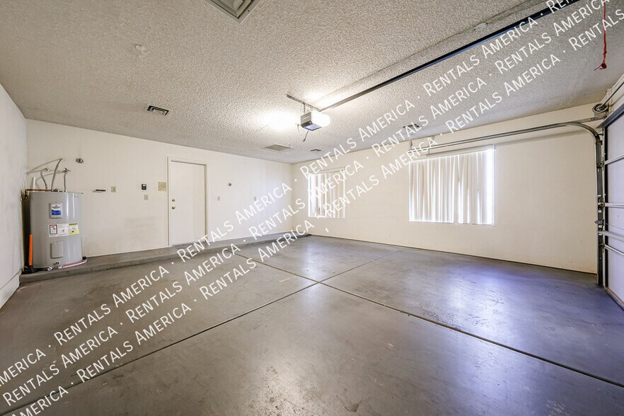 Building Photo - 12240 S 45th St
