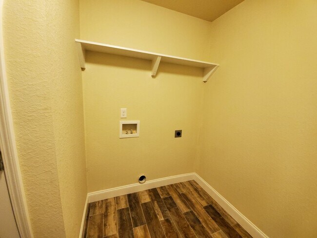 Building Photo - TEDDY DUPLEX