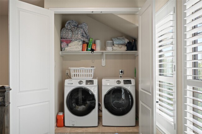 Building Photo - 1114 W 25th St