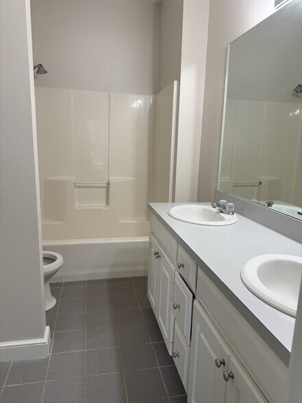 Building Photo - 1610 Mallard Ln