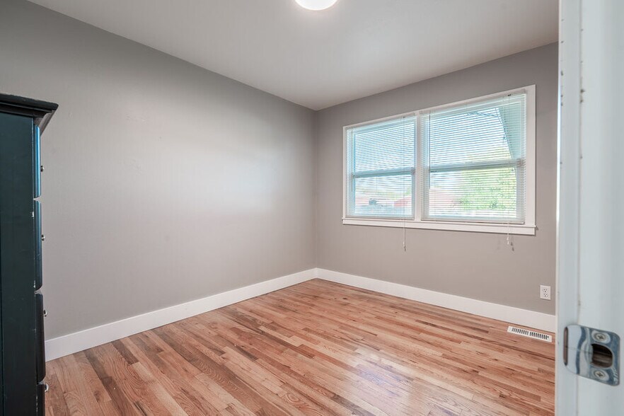 Building Photo - 2508 N Sycamore St